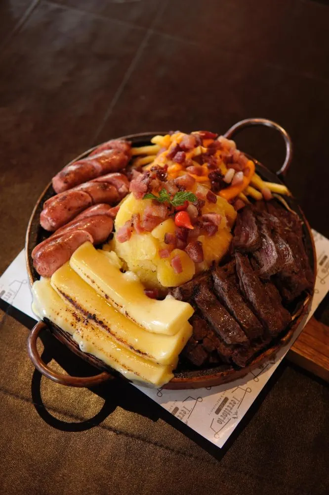 Território Grill reinaugura em Goiânia com novo cardápio, ambiente modernizado e foco na experiência familiar