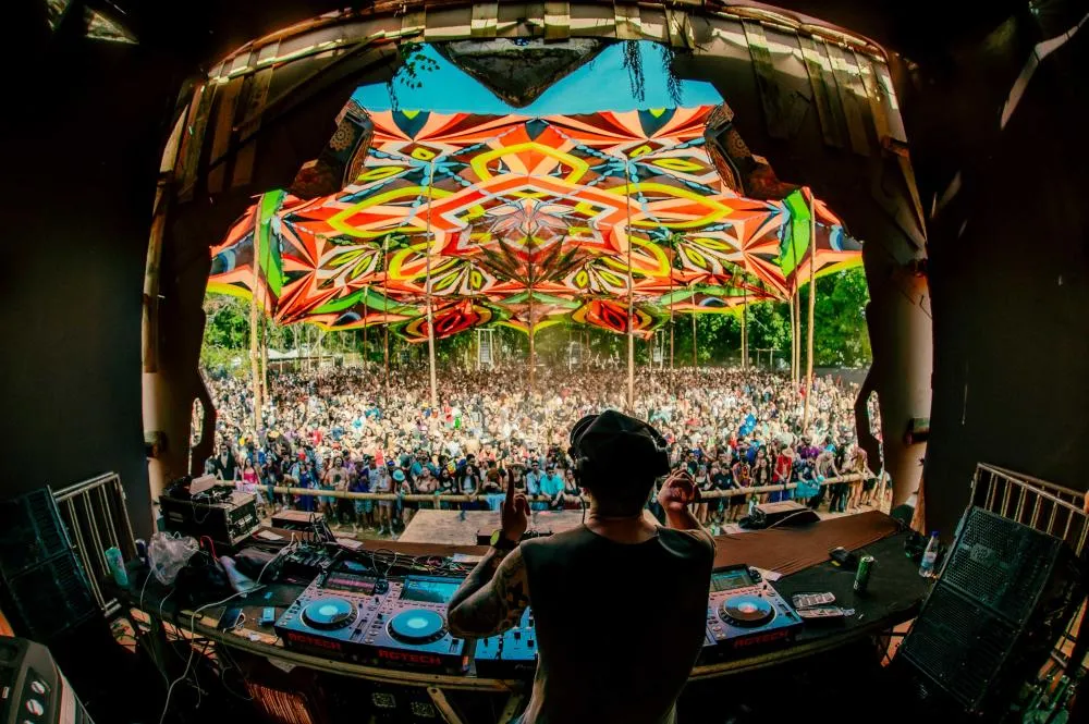 Hipnótica celebra 14 anos com festival de 26 horas e atrações internacionais em Goiânia